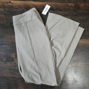 NWT Roz & Ali The Secret Agent Collection Khaki Pants Tummy Control Size 4